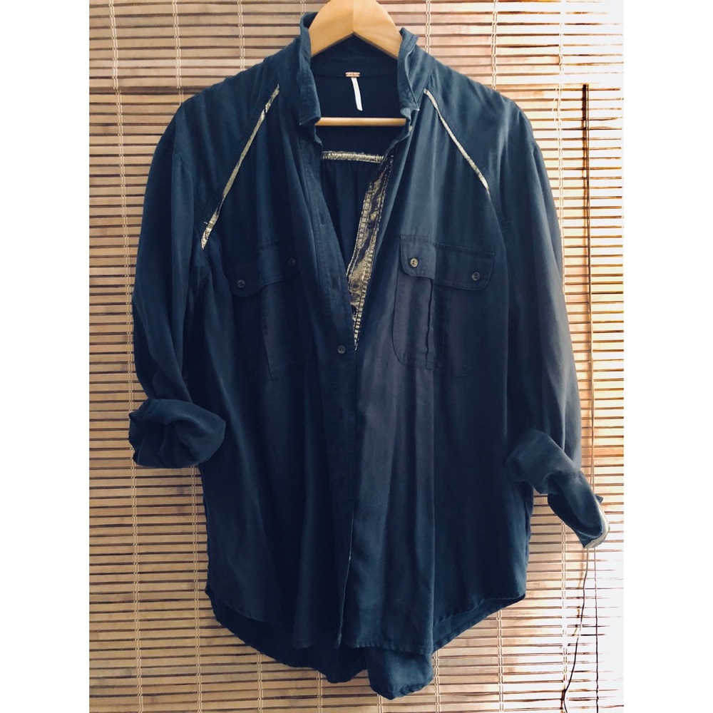 FREE PEOPLE Off Campus button-down in navy